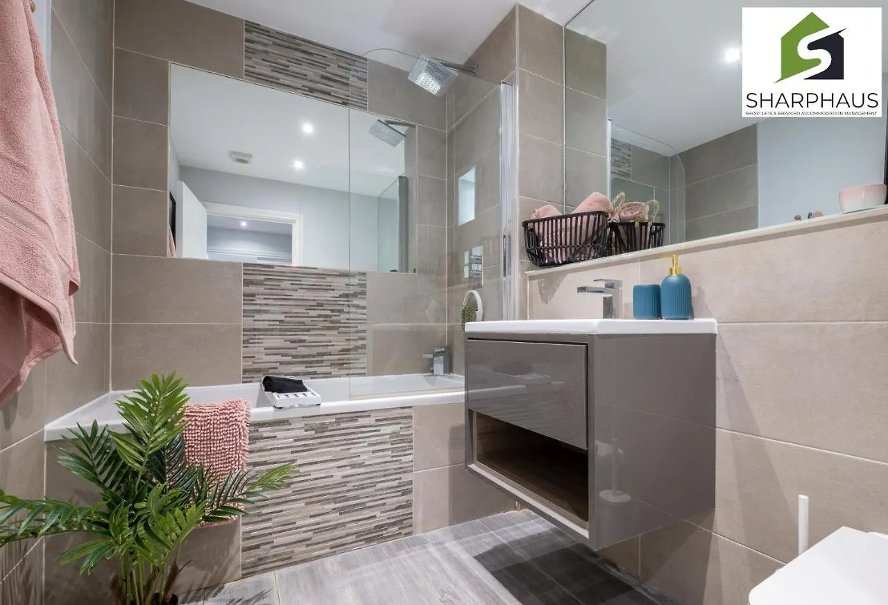 Cool & Comfy 2-Bed Between The City And The Beach By Sharphaus Short Lets & Serviced Accommodation Management Brighton Apartman