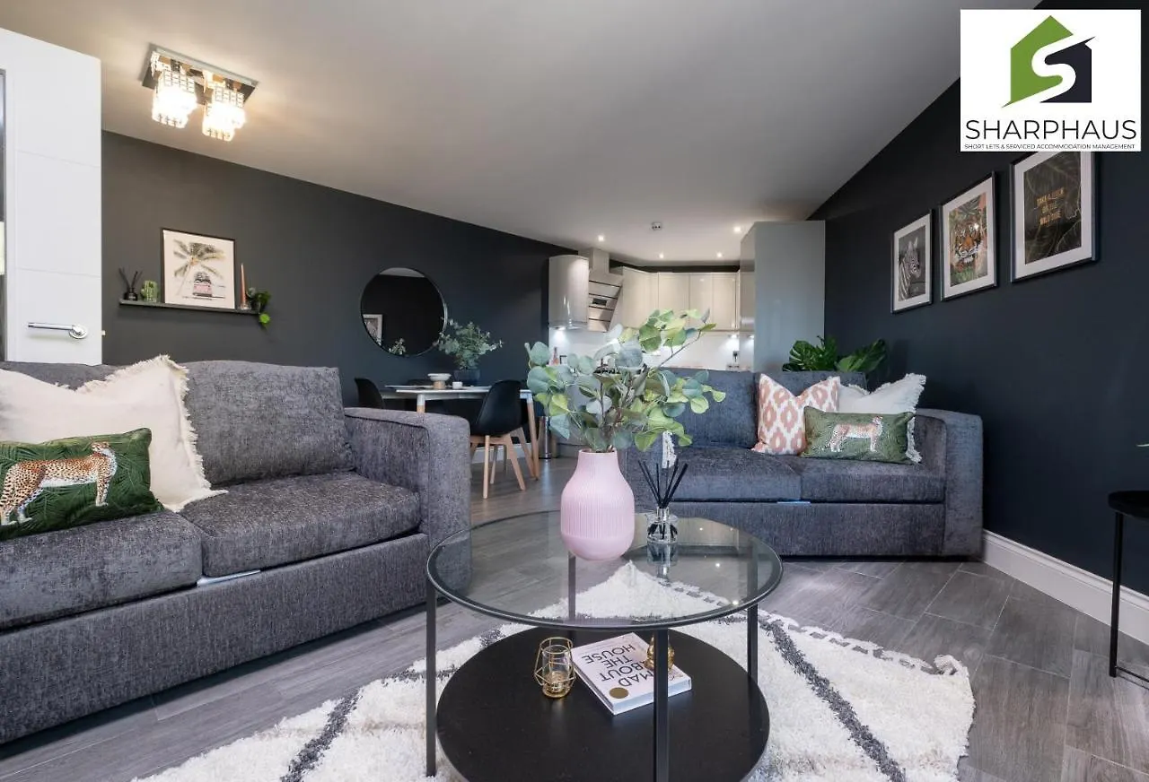 Cool & Comfy 2-Bed Between The City And The Beach By Sharphaus Short Lets & Serviced Accommodation Management Brighton Apartman
